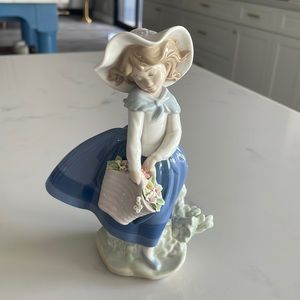 Lladro pretty pickings 1984